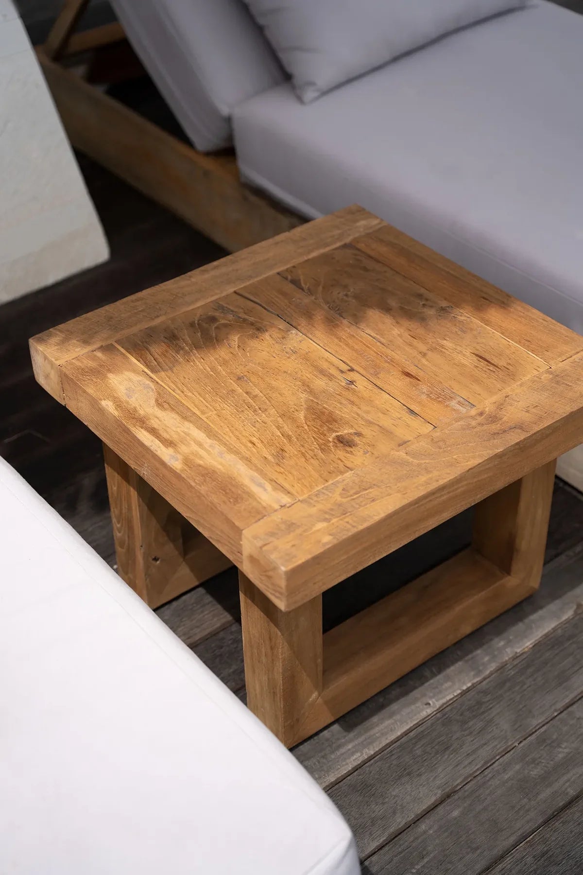 La Table d'Appoint en Teck Recyclé - Naturel