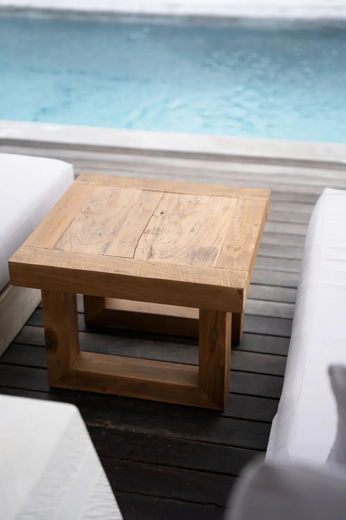 La Table d'Appoint en Teck Recyclé - Naturel