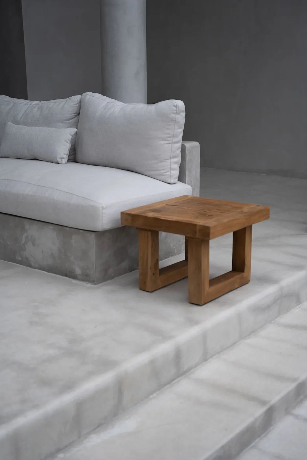 La Table d'Appoint en Teck Recyclé - Naturel